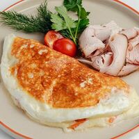Омлет по-итальянски с пастрами в Cassette Cafe