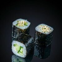 Мини-ролл с огурцом и кунжутом в Sushi Pizza Fresh