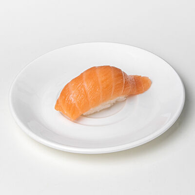 Суши с лососем в Сакура по цене 110 ₽