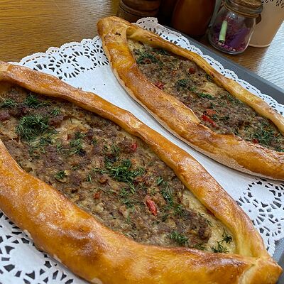 Пиде с говядинойв Тут пекут по цене 189 ₽