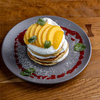 Маскарпоне с персиками в BUENO cafe по цене 690 ₽