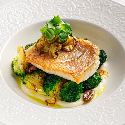 Палтус с брокколи и кремом из пармезана в Osteria Mario по цене 910 ₽