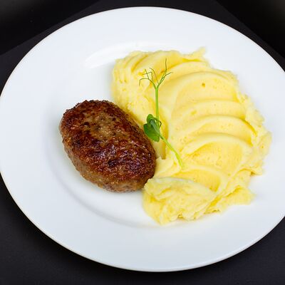 Картофельное пюре и котлета по-домашнему в Рябинушка по цене 445 ₽