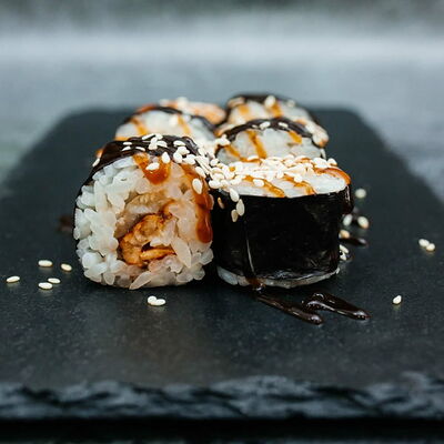 Ролл Классический с угрём в Суши шеф по цене 413 ₽