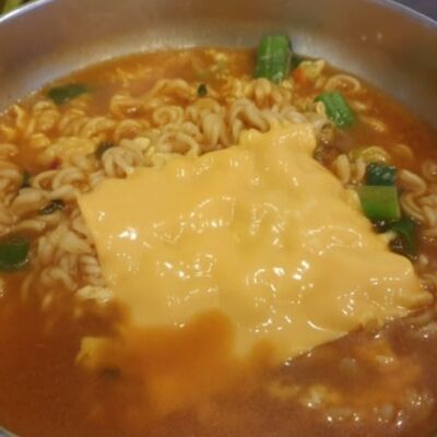 Рамен с сыром и тунцом в Дальгона по цене 680 ₽