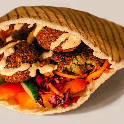 Фалафель в пите в Шаверма шамс по цене 370 ₽