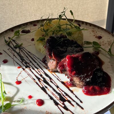 Говядина с вишневым соусом в Пункт питания на Богдановича по цене 32 р.