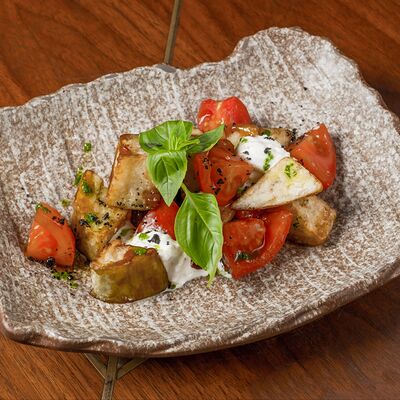 Глазированные баклажаны с томатами, страчателлой и устричным соусом в The 312 по цене 760 ₽