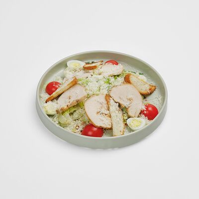 Салат Цезарь с курицей в Sushiman по цене 2650 ₸