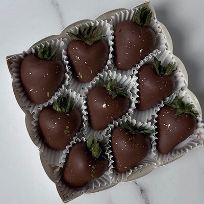 Клубника в шоколаде 8-9 штук в Любовь есть по цене 2300 ₽