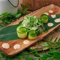 Салат чука с огурцом в Рестобар Ферум