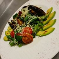 Салат из морепродуктов в Бо-Бо