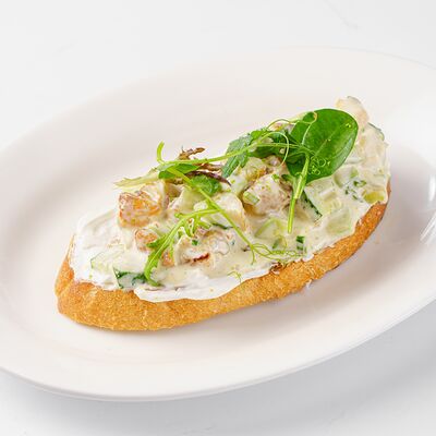 Брускетта со сливочным муссом и тартаром из жареных креветок в Парфе по цене 476 ₽