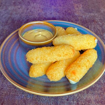 Хрустящая моцарелла в Pink milk x Lift по цене 590 ₽