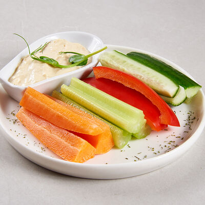 Овощные палочки с соусом цезарь в Sugar Mama по цене 290 ₽