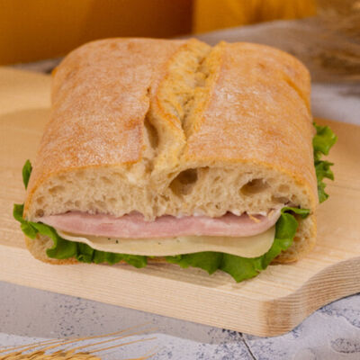 Сэндвич с ветчиной и сыром на чиабатте в Пекарня Буханка по цене 345 ₽