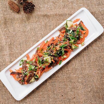 Салат с телятиной в азиатском стиле в Кафе-парк Теремок по цене 375 ₽