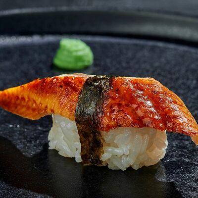Суши с угрем в Namdin Asian Kitchen & Bar по цене 350 ₽