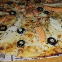 Пицца на тонком тесте Рыбнаяв Neon