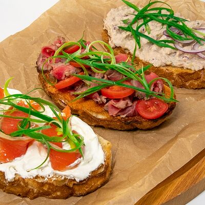 Брускетта с ростбифом в Daddys pub по цене 345 ₽