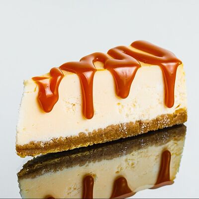 Чизкейк с соленой карамелью в Rolls Bar по цене 299 ₽
