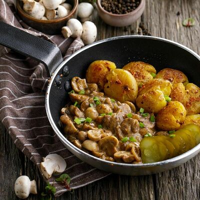 Грибы по-строгановски с мятым картофелем в Пряности & Радости на Васильевском по цене 650