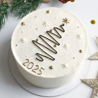 Бенто XL С Новым 2025 годомв HONEY CAKE STUDIO по цене 2690 ₽