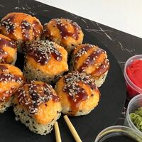 Запеченный ролл с курочкой в Суши Лабс