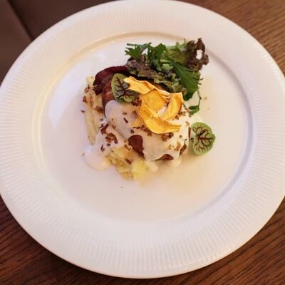 Куриная котлета де-воляй с картофельным пюре в Миллениал по цене 690 ₽