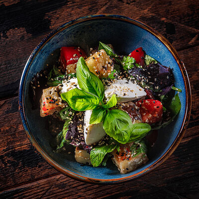 Теплый салат с баклажанами в LuckyDze по цене 790 ₽