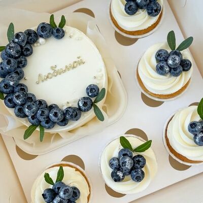 Бенто-торт + 5 капкейков-тортика в стаканчике для мужа, парня, папы, коллеги, бабушки, крестной, на юбилей, на день рождения, happy birthday с голубикой для любимойв О! Тортик по цене 4590 ₽