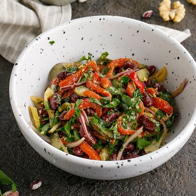 Салат из паприки и красной фасолью в Пряности & Радости на Васильевском по цене 390