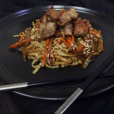 Лапша Удон со свининой в Sushiko по цене 629 ₽