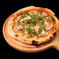 Пицца мортаделла страчателла в Beer & Fire Grill