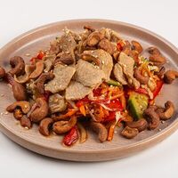 Свинина с кешью в Хого