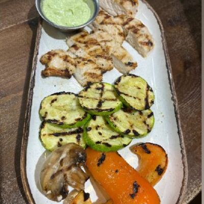 Филе куриное с овощами гриль в Высоко Высоко по цене 570 ₽