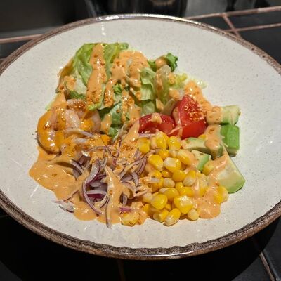 Салат Кобб с креветкамив Тихуана по цене 980 ₽