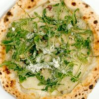 Груша с горгонзолой в Found Record Store & Pizzeria