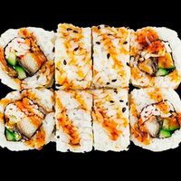 Калифорния с угрём в Toko sushi