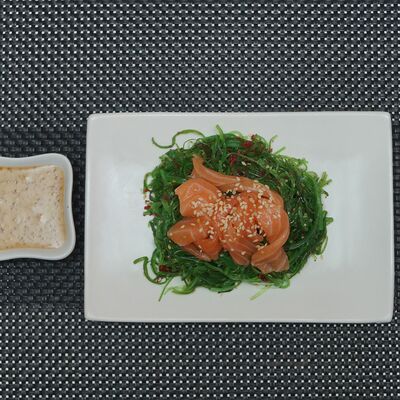 Салат Чука с лососем в Суши-бар Тунец по цене 461