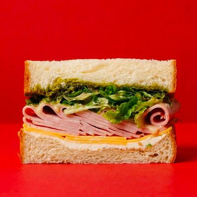 Сэндвич с ветчиной и песто в Кофемашина по цене 390 ₽