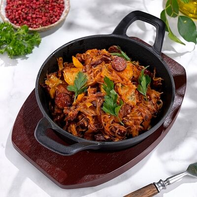 Жаркое из квашеной капусты в Петрушка по цене 324 ₽