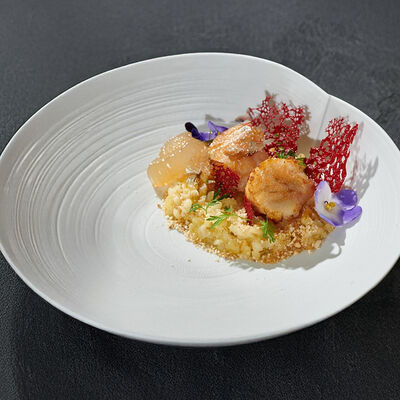 Дальневосточный гребешок с булгуром и пармезаном в Urartu по цене 1460 ₽