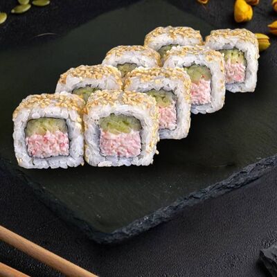 Ролл Калифорния с кунжутом в Самурай SUSHI PREMIUM по цене 480 ₽