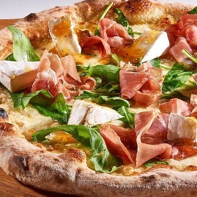 Пицца Пицца с камамбером, пармской ветчиной и джемом из инжира 26 см в Pizzarella36 по цене 1090 ₽