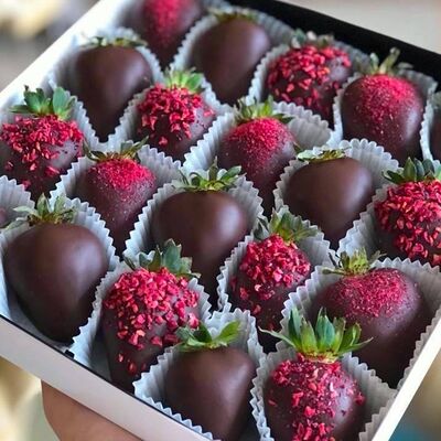 Клубника в темном шоколаде Dark Berry M в Verria Chocolate - клубника в шоколаде по цене 2990 ₽