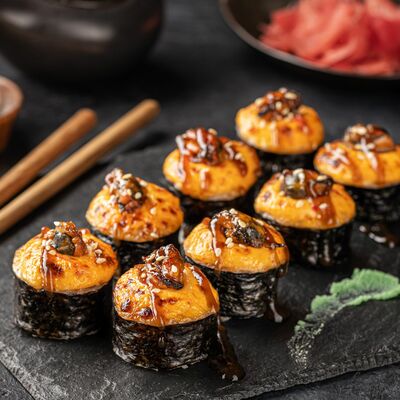 Горячий ролл Каесе яки в СушиСтор по цене 245