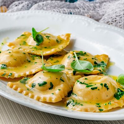 Равиоли с треской в соусе из моллюсков в Сен Тропе по цене 550 ₽