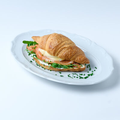 Круассан с лососем слабой соли в TOAST CAFE по цене 715 ₽