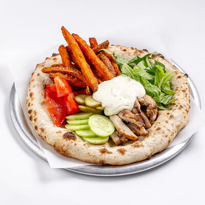 Шаверма Pizzateca на тарелке в Bistro Pizzateca 9.8 по цене 1300 ₽